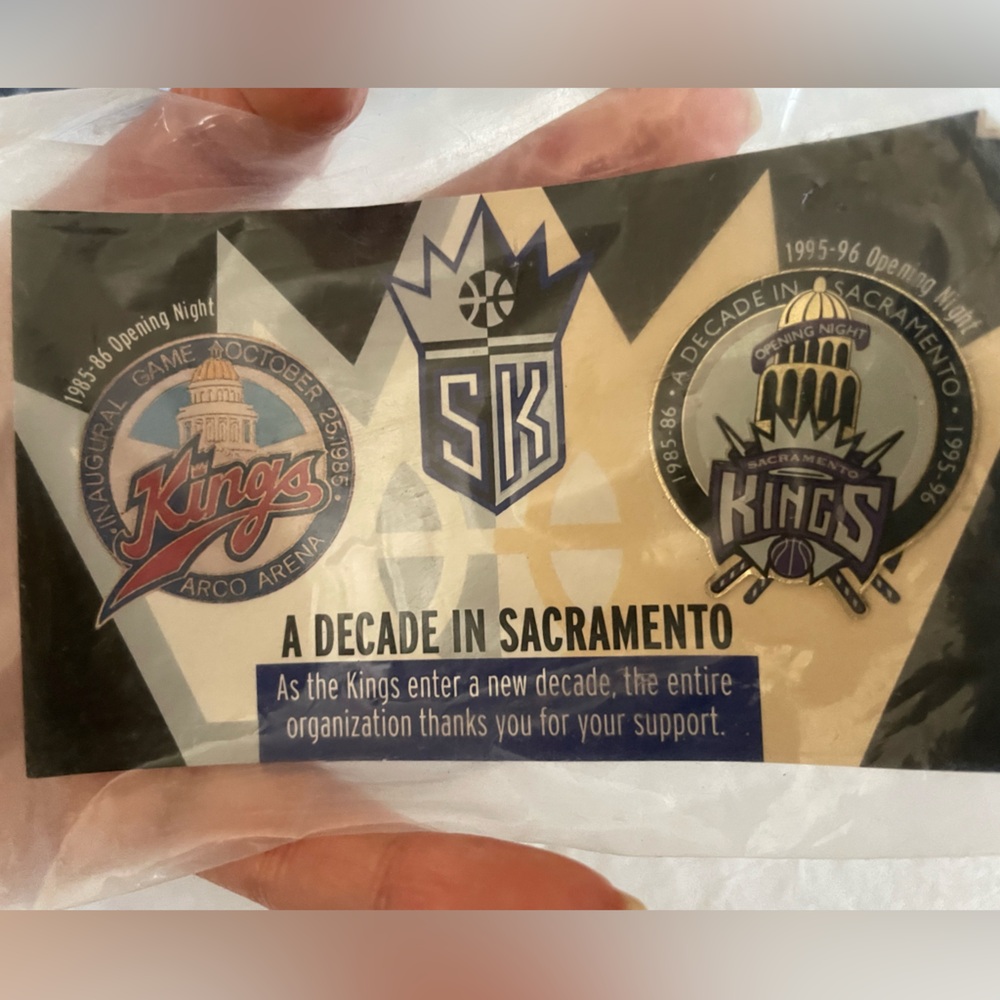 Sacramento Kings Pin 1995-96 opening night a decade in Sacramento vintage pin